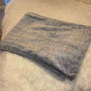 Faux fur blue throw blanket